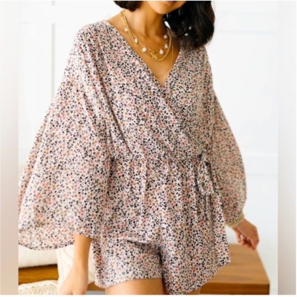 Made with Love Floral Wrap Romper Kimono Sleeve Tie‎ Waist Small NWOT